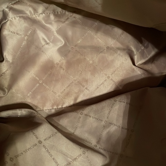 Michael Kors Signature Jet Set Purse - very good used condition. - Picture 13 of 13